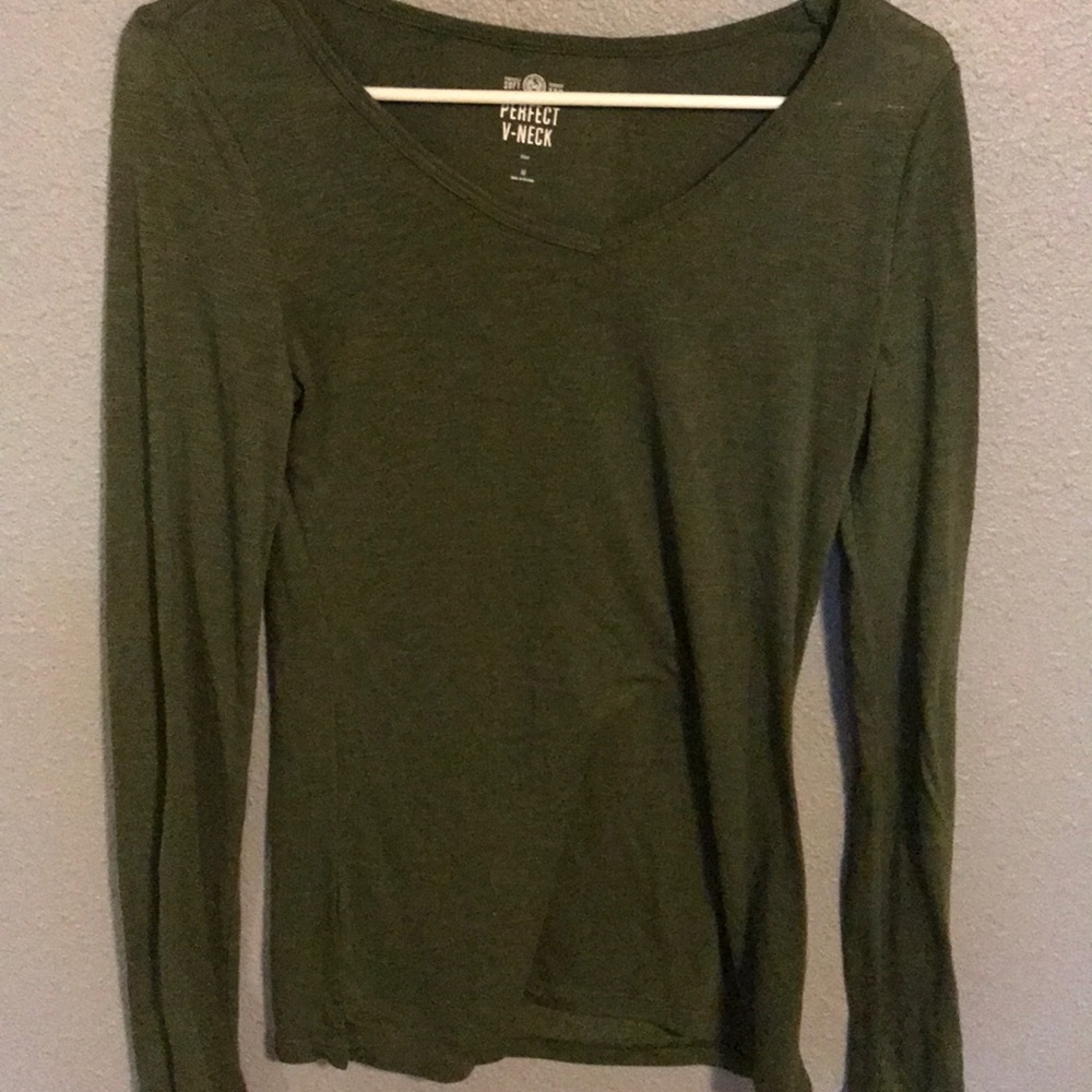 Green long sleeve v-neck